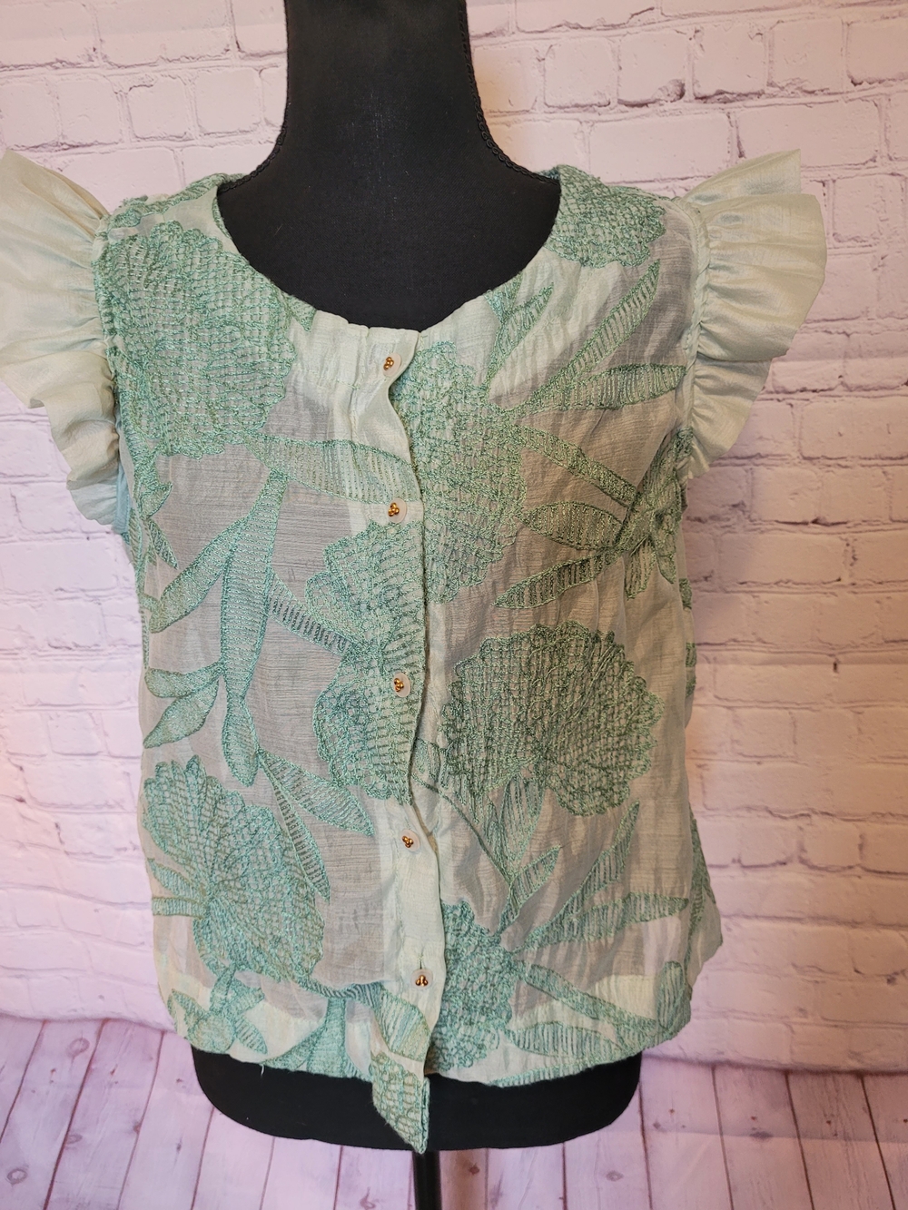 Spring Green Medium Emboridered Cap Sleeve Blouse